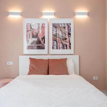 Fantastic City Center Apartment Bukares Bagian luar foto