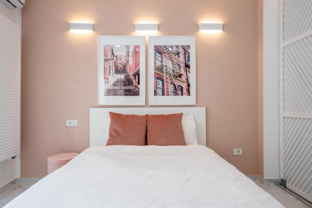 Fantastic City Center Apartment Bukares Bagian luar foto