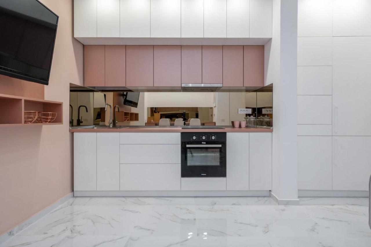 Fantastic City Center Apartment Bukares Bagian luar foto